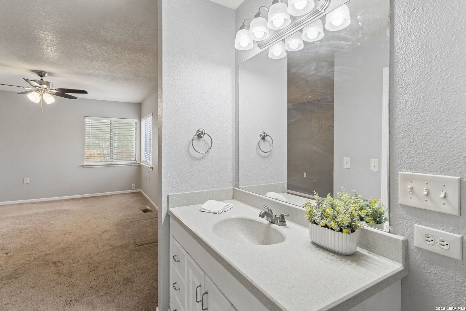 5823 Misty Gln, San Antonio, TX 78247