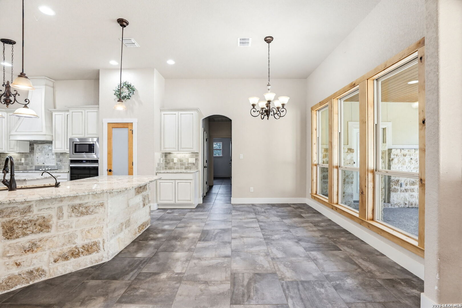 181 CHAMPIONS BLVD, La Vernia, TX 78121