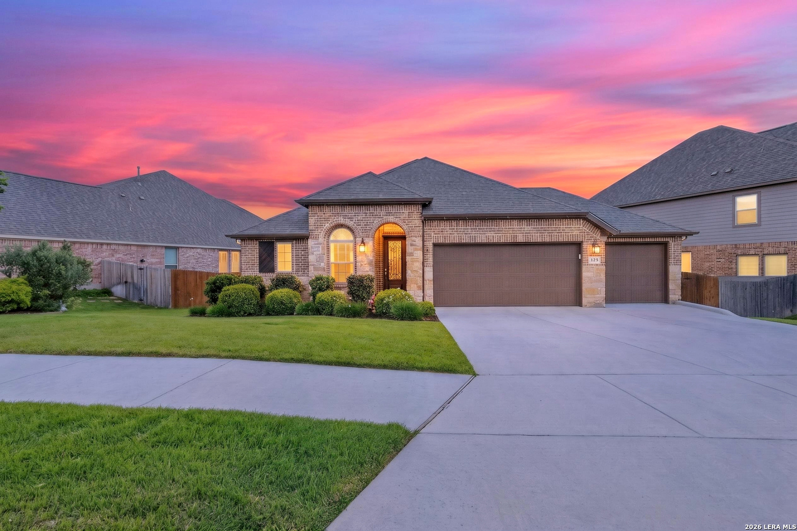 125 Cimarron Crk Listing Cover Image