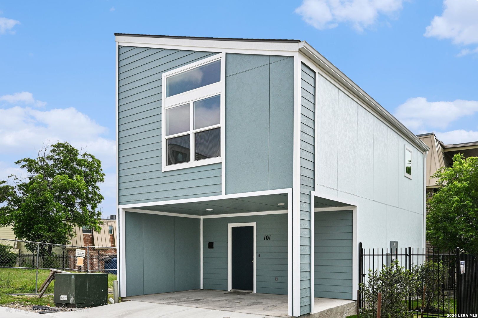 310 W Evergreen St #101 Listing Cover Image