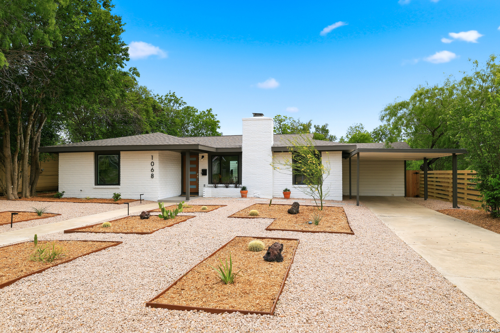 1068 Ivy Ln Listing Cover Image