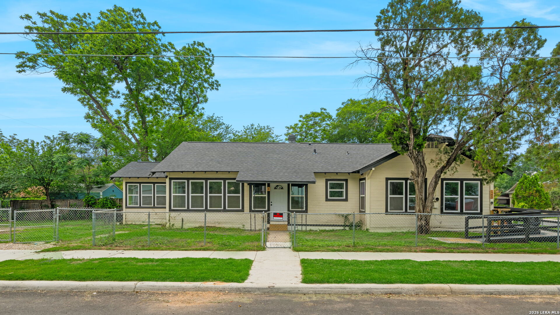 1200 Magnolia Ave Listing Cover Image