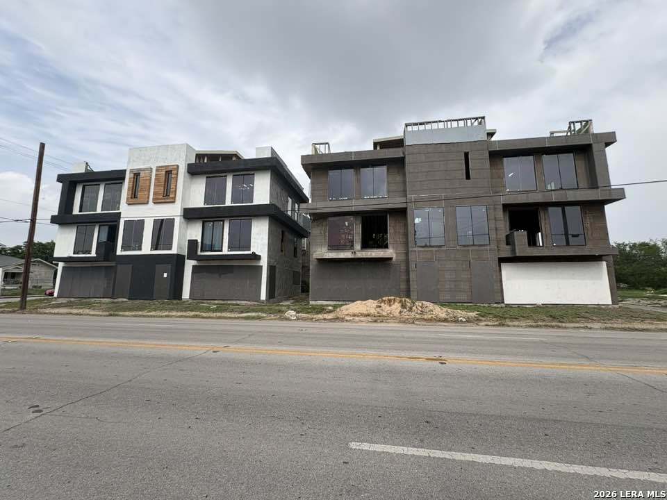 412 Hackberry St Listing Cover Image