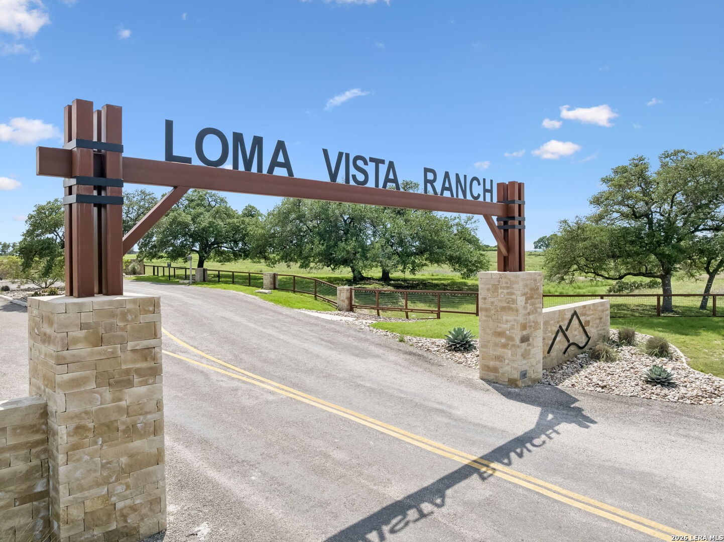 1051 N Cattlemans Crossing Dr, Kerrville, TX 78028