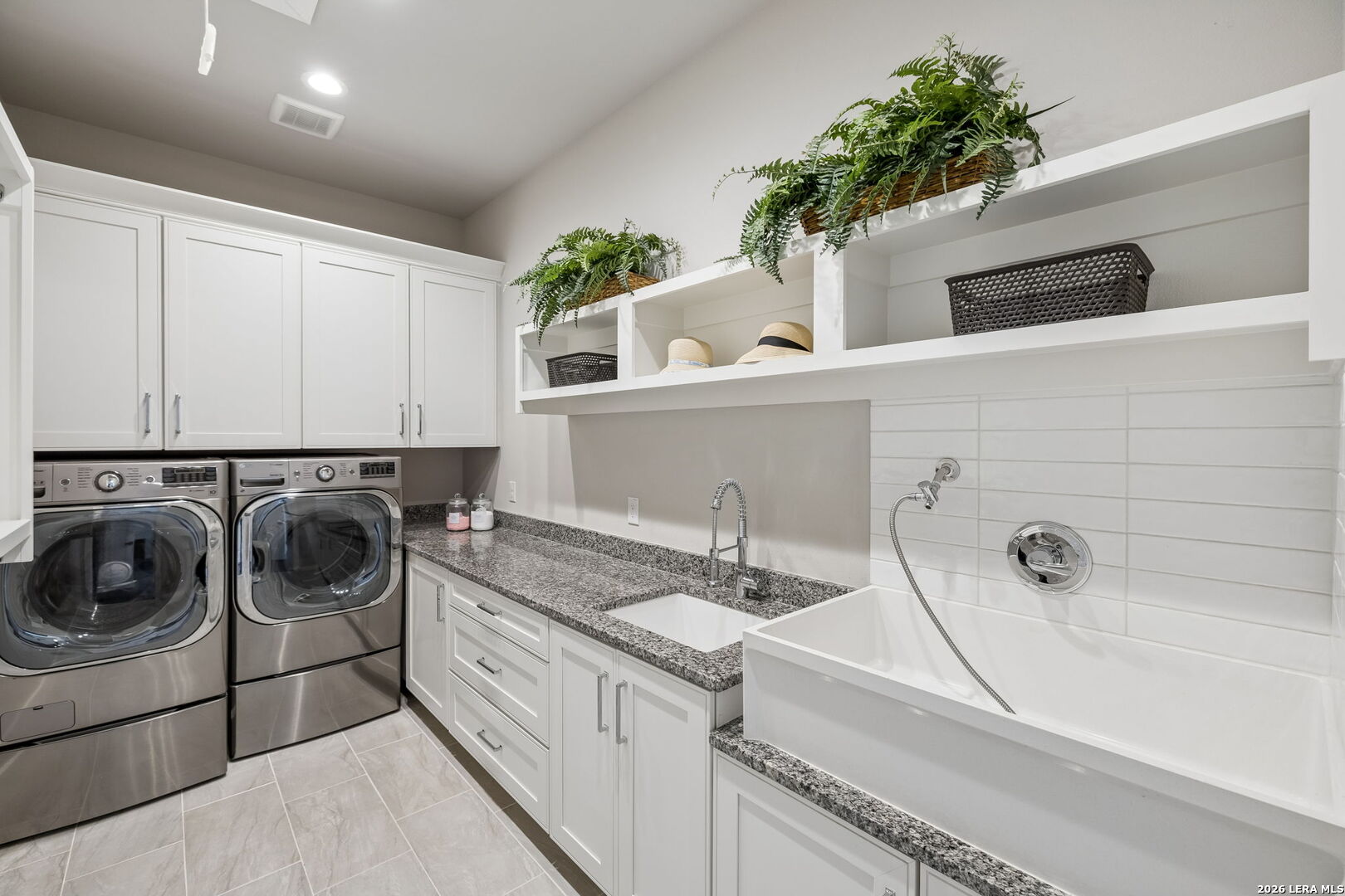 1051 N Cattlemans Crossing Dr, Kerrville, TX 78028