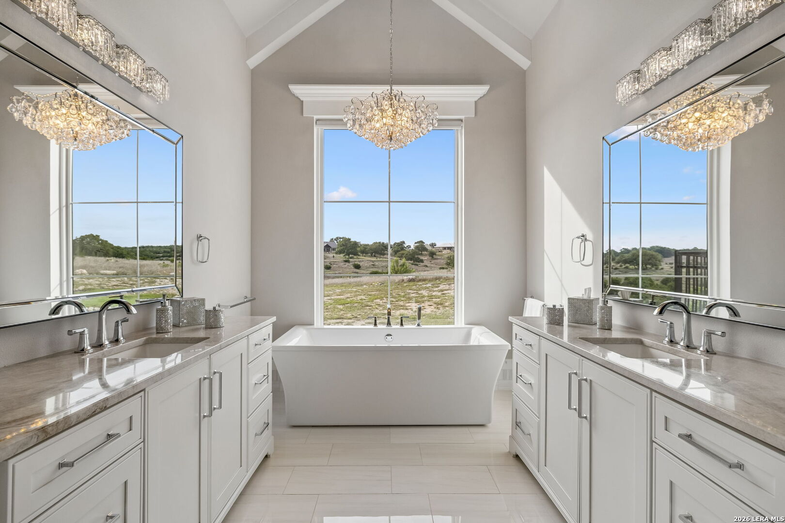 1051 N Cattlemans Crossing Dr, Kerrville, TX 78028