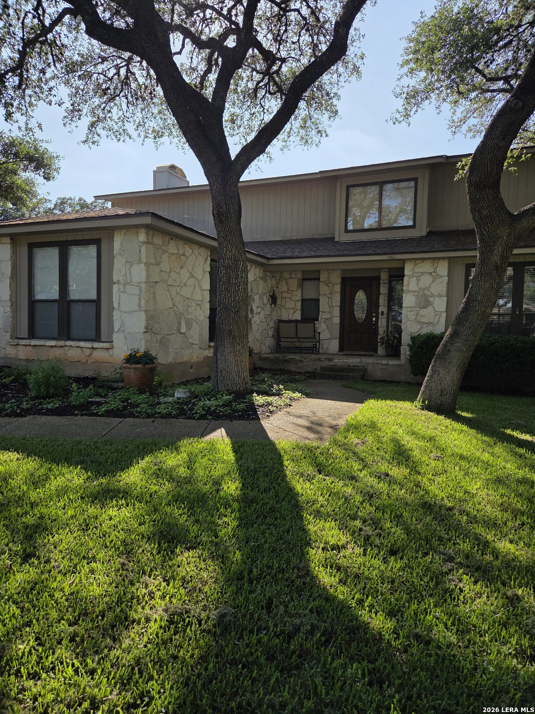 2215 Oak Rnch Listing Cover Image