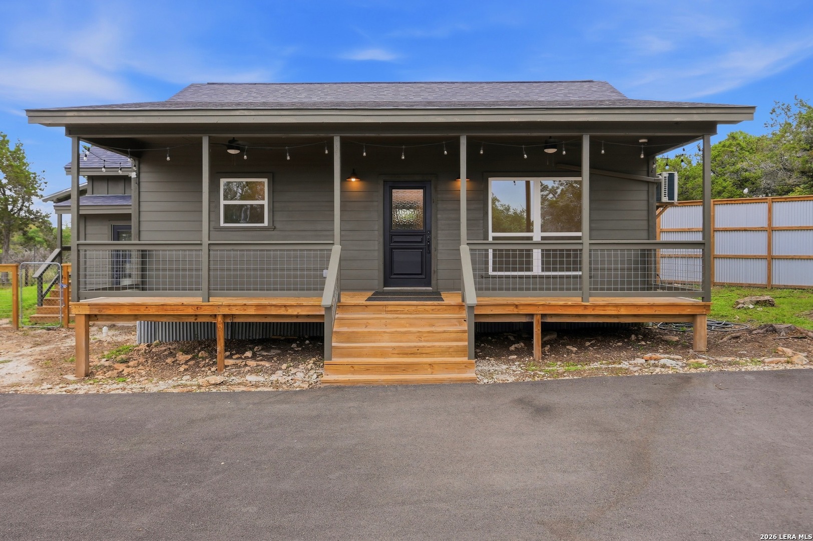 833 Canyon Oaks Dr Listing Cover Image