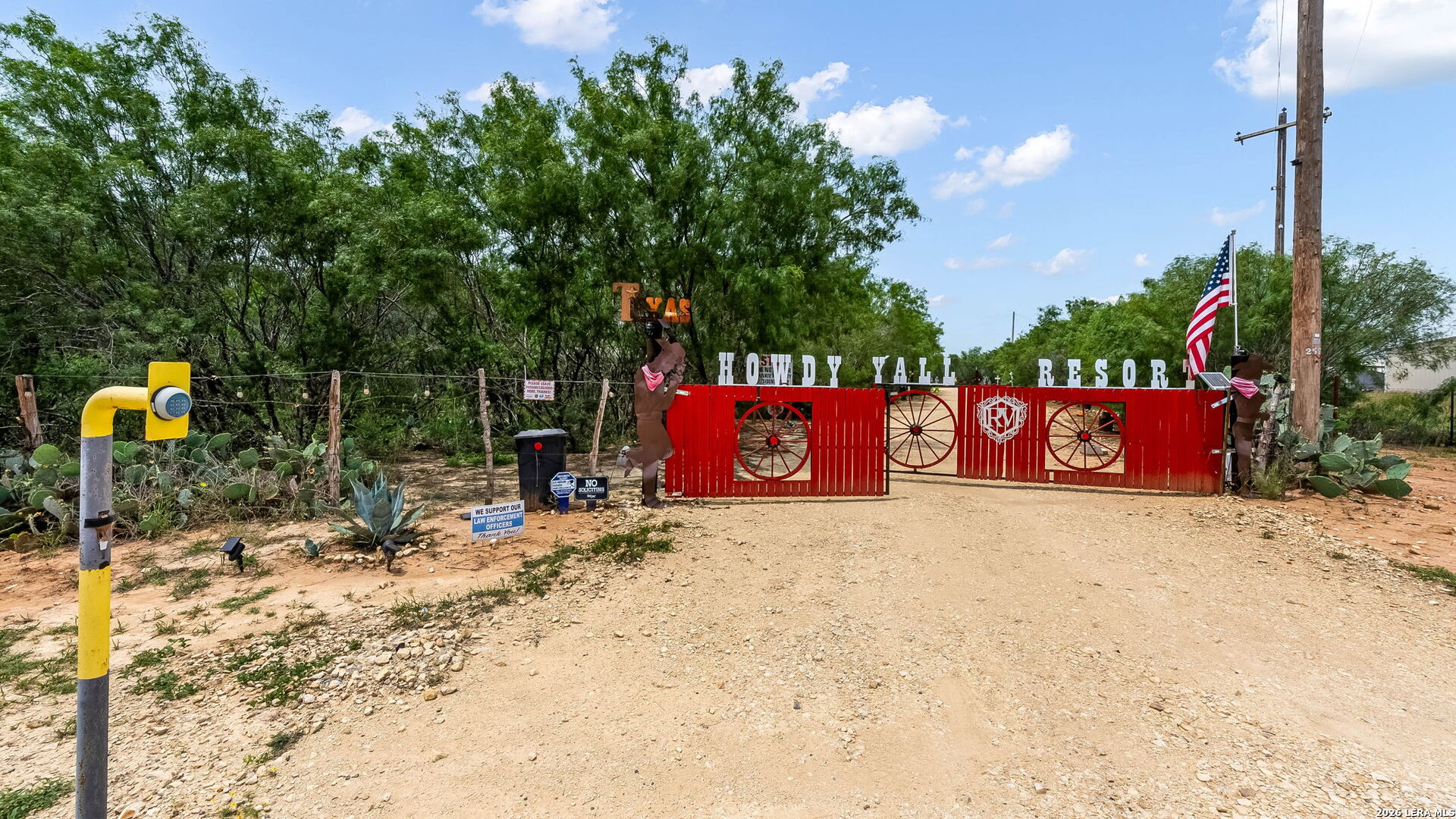15725 Interstate 35 Listing Cover Image