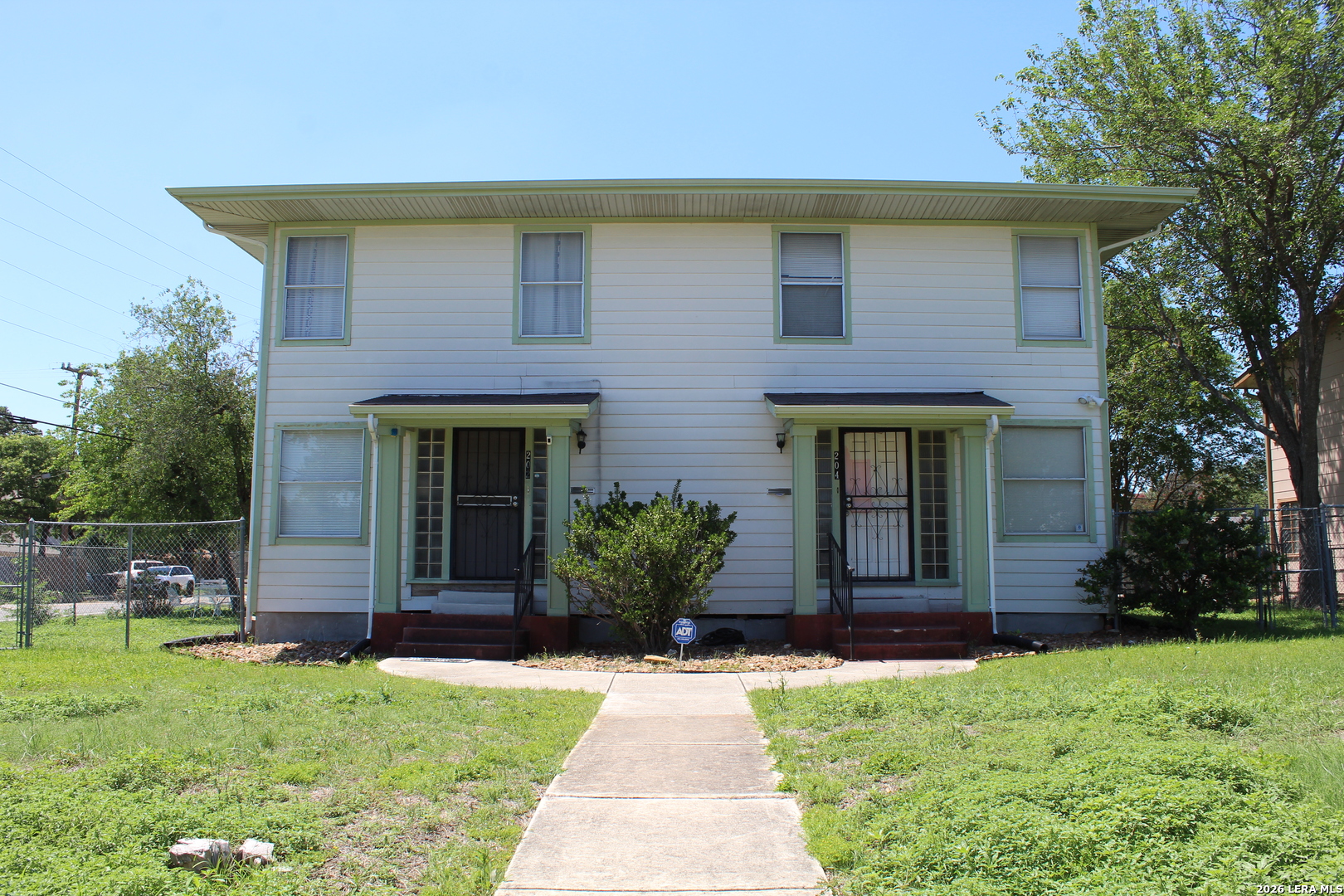 204 Senisa Dr Listing Cover Image