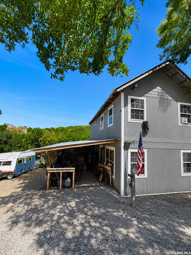 606 32nd St E Listing Cover Image