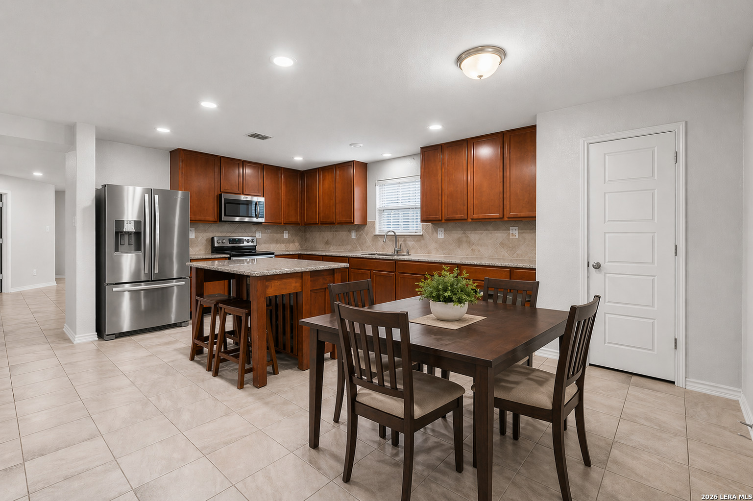 1635 IRON CRK, San Antonio, TX 78245