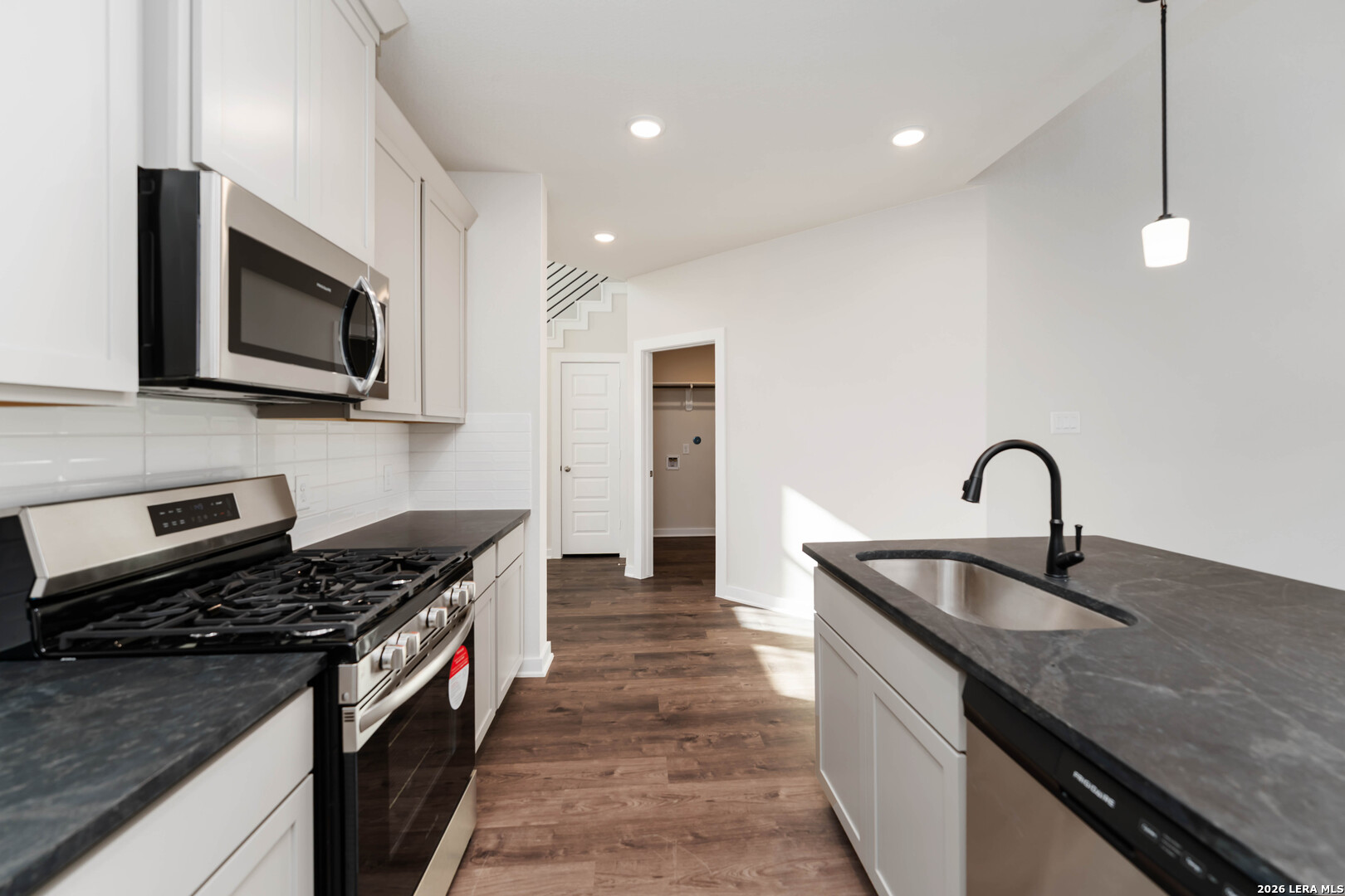 6110 QUIET OAK PL, San Antonio, TX 78219