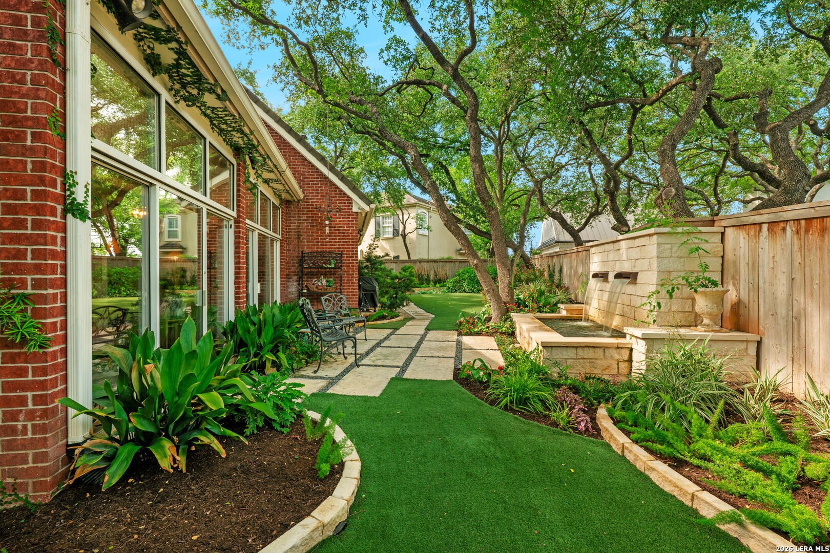 2 CHATSWORTH WAY, San Antonio, TX 78209