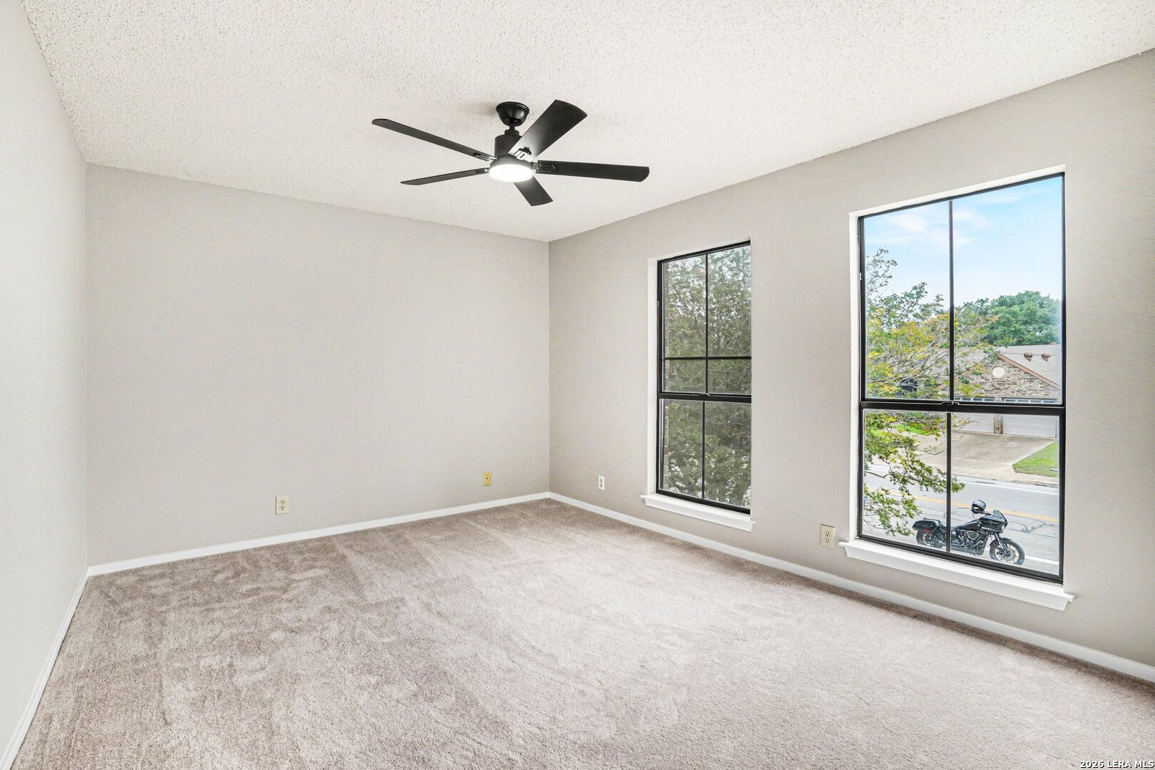 18030 Summer Knoll Dr, San Antonio, TX 78258