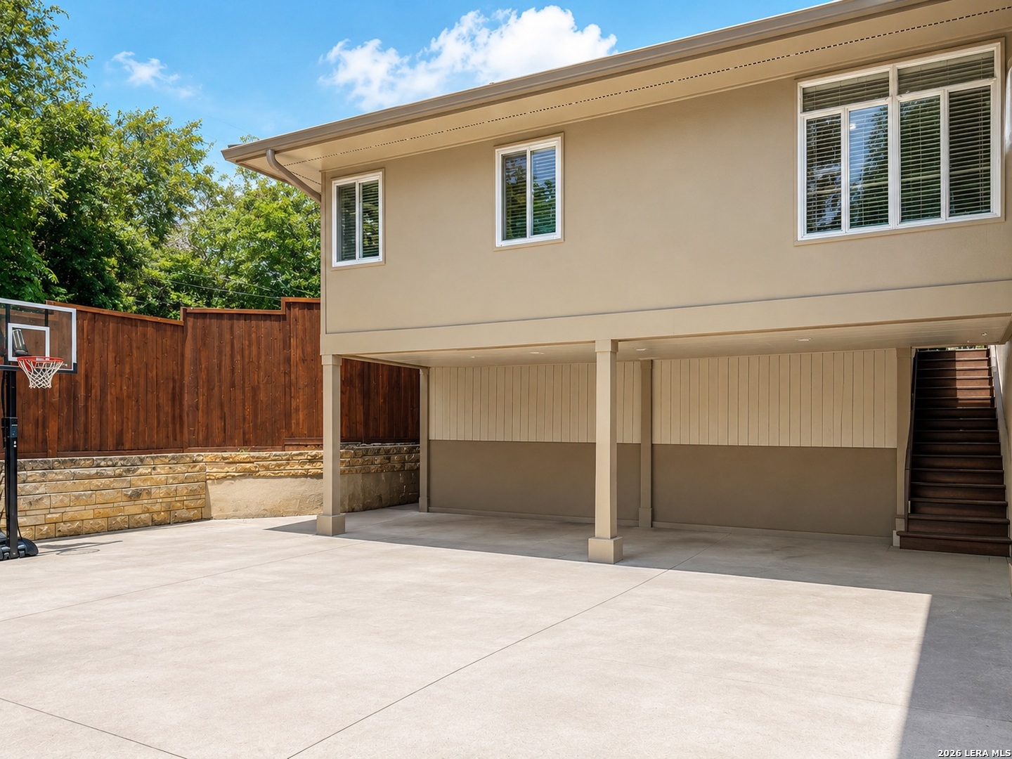 109 Zambrano Rd, Terrell Hills, TX 78209
