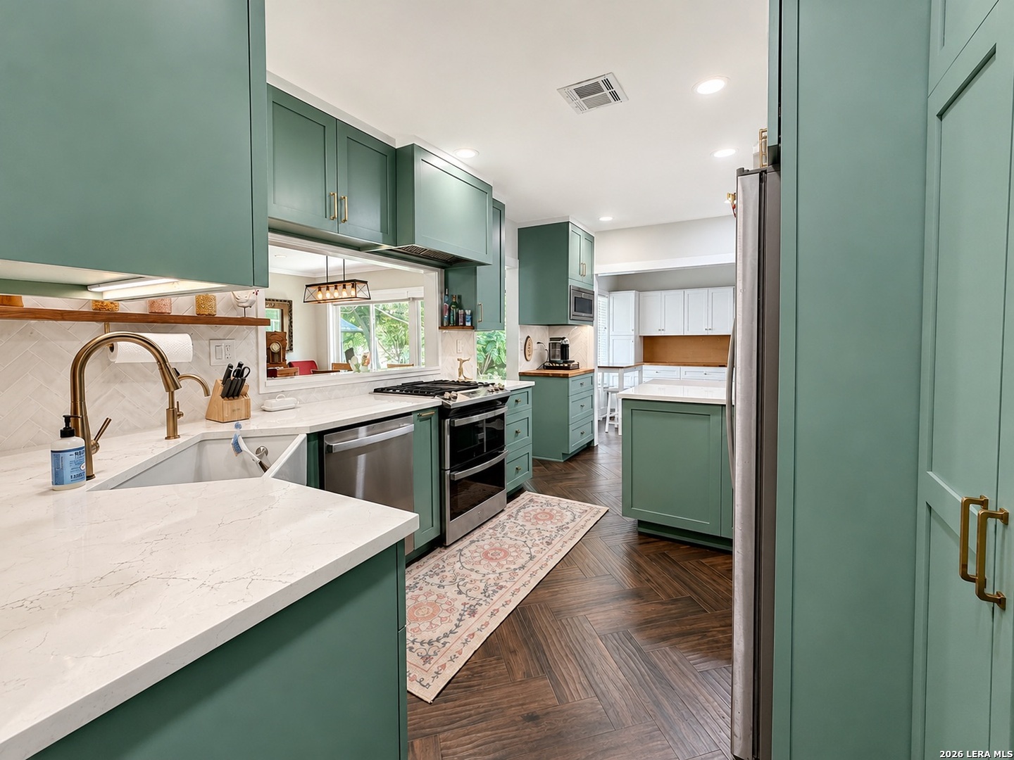 109 Zambrano Rd, Terrell Hills, TX 78209