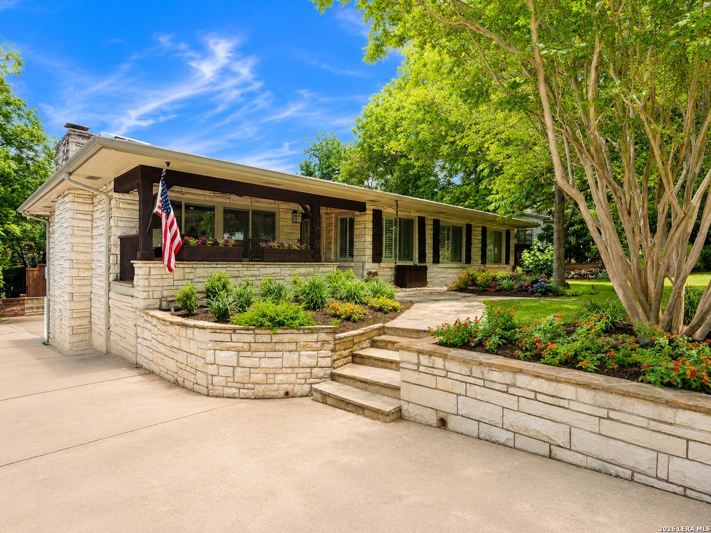 109 Zambrano Rd, Terrell Hills, TX 78209