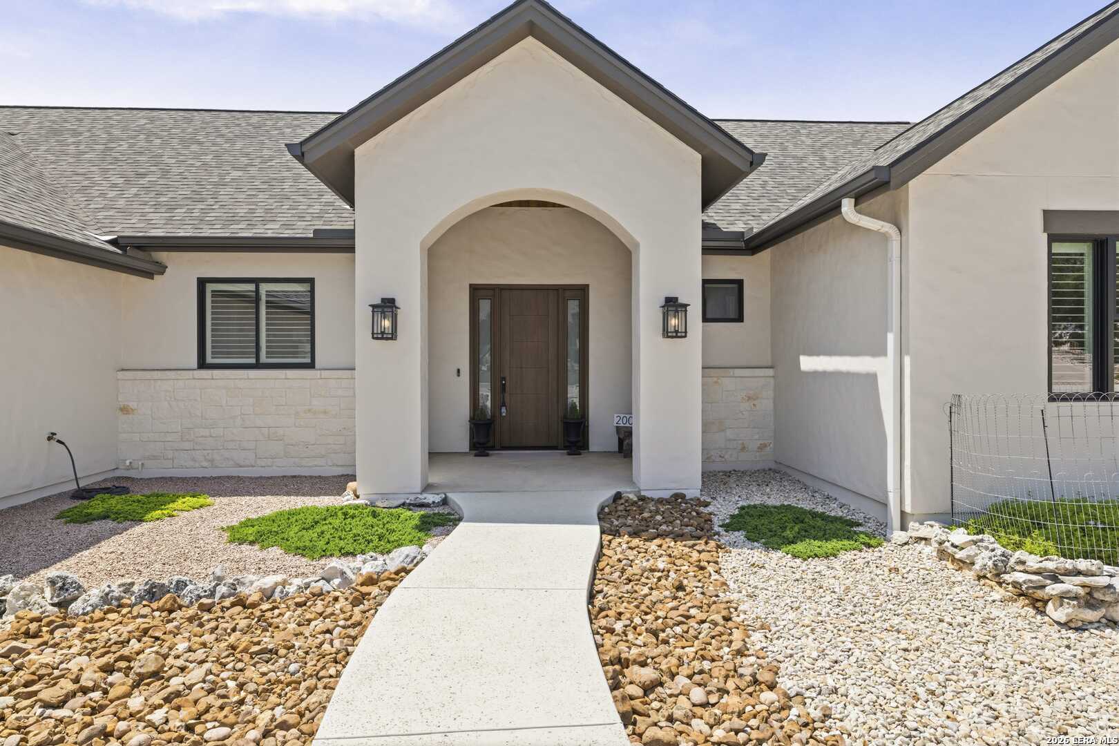 2004 Crown View Dr Listing Cover Image