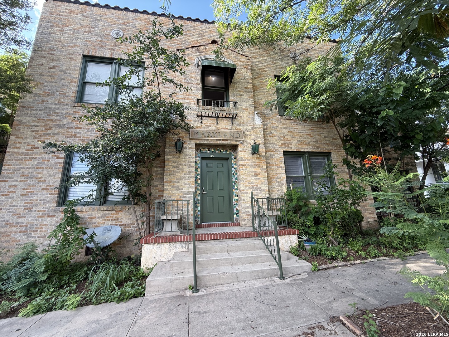 326 Huisache Ave Listing Cover Image