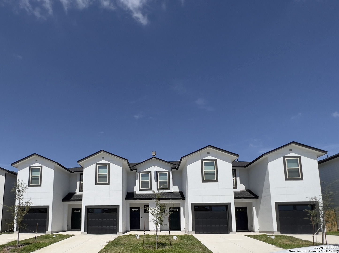 8423 Via Verona Listing Cover Image