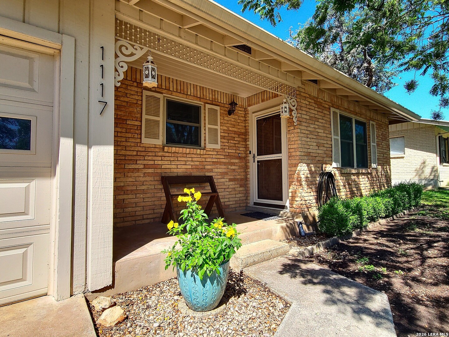 1117 Lake Dr Listing Cover Image