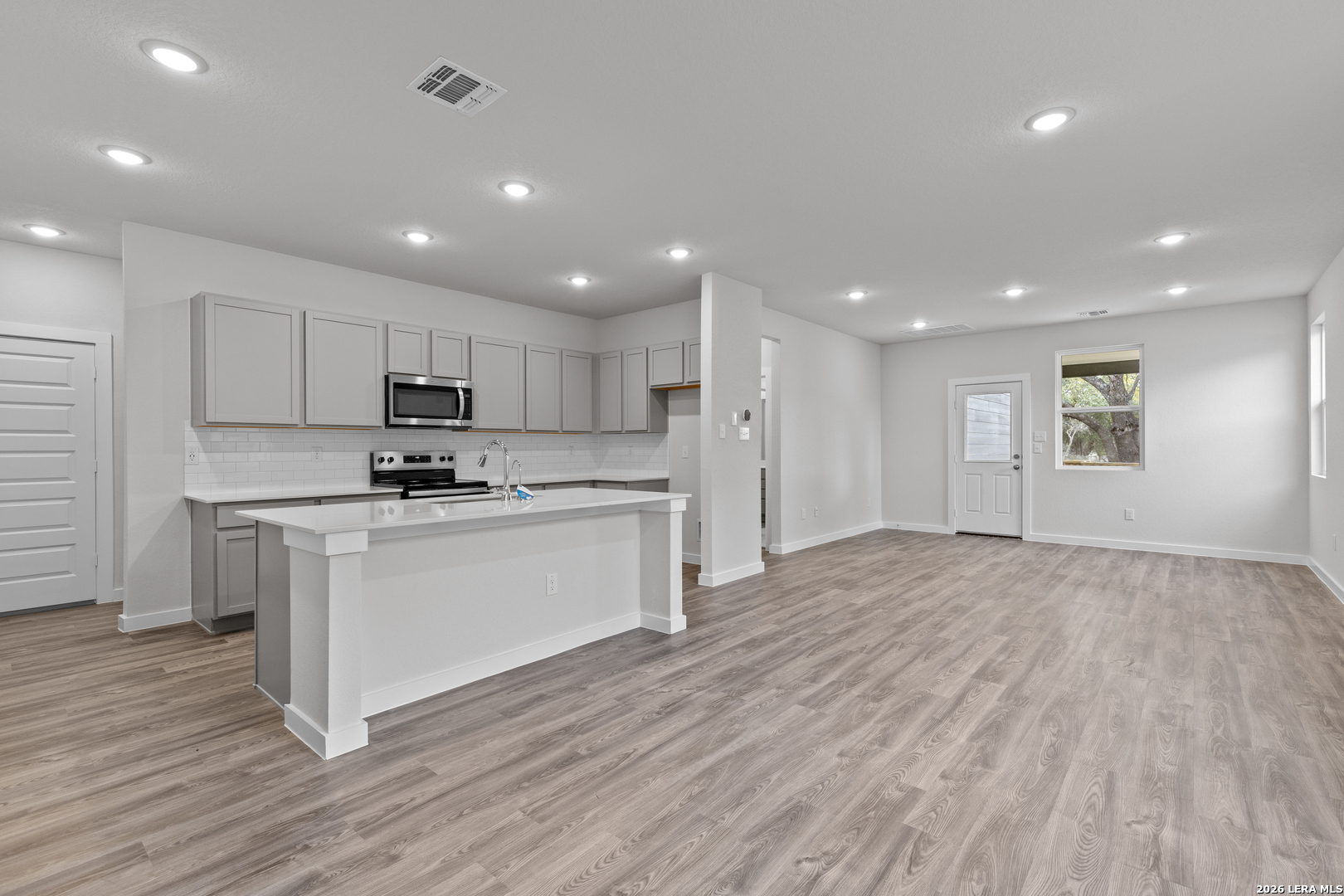 9999 Chavaneaux Lndg, San Antonio, TX 78221