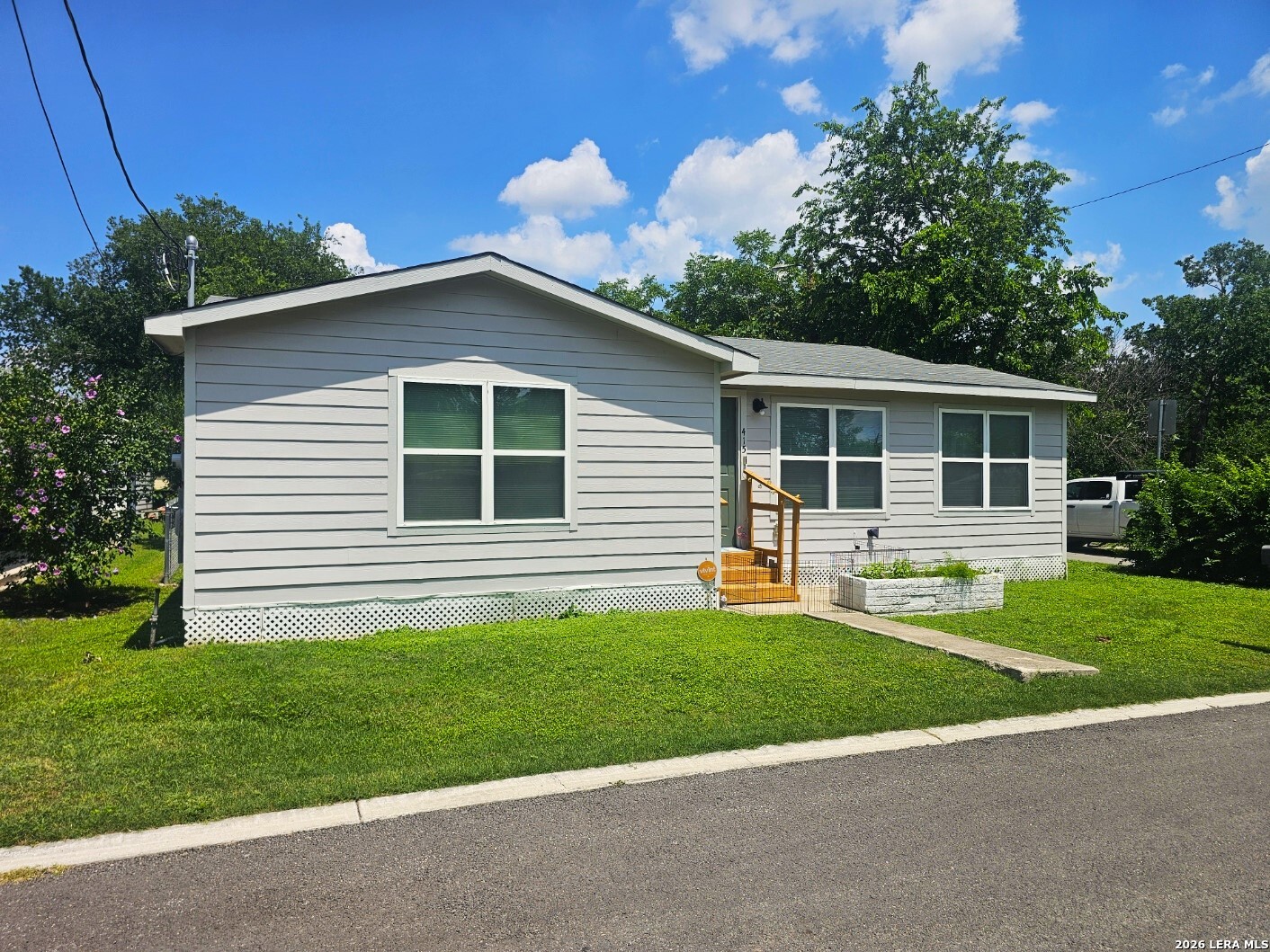 415 Erskine Listing Cover Image