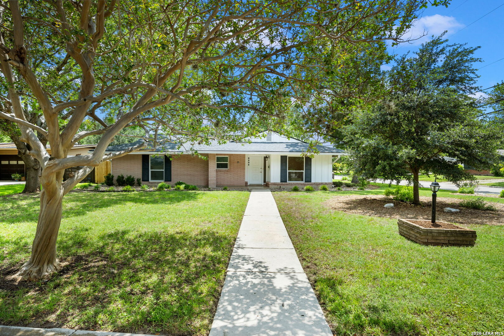 8235 Greenbrier