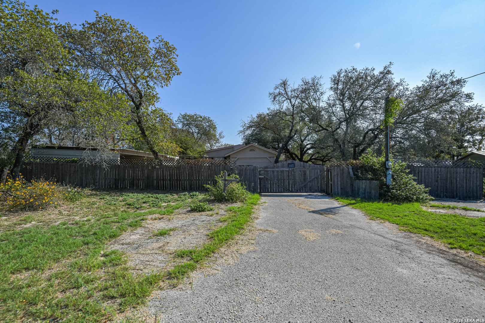 Property photo for 216 RANCH CREEK DR, Floresville, TX