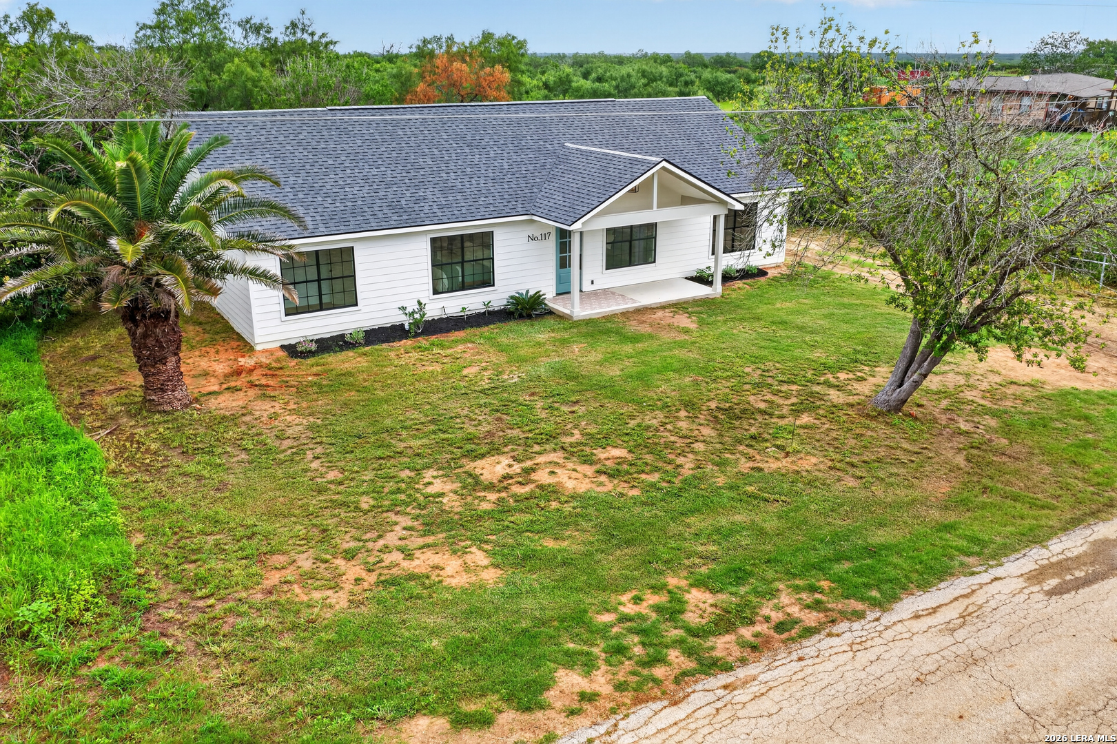 117 CEMETERY RD, Charlotte, TX 78011