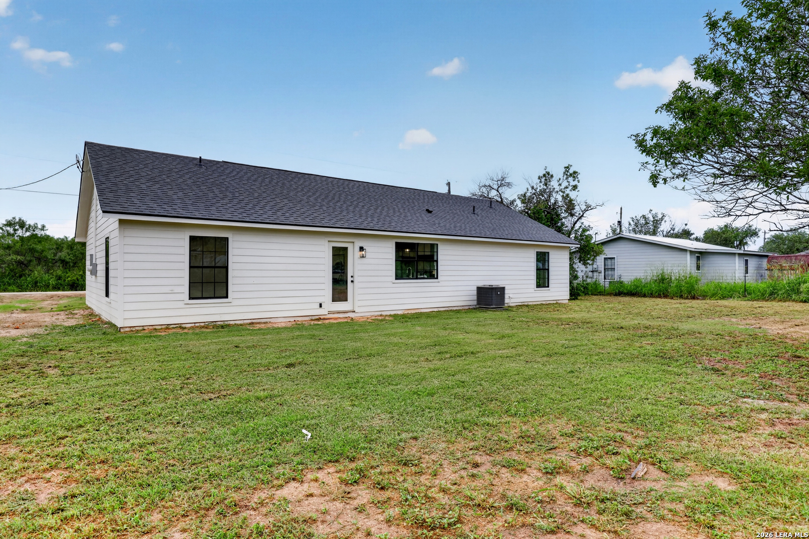 117 CEMETERY RD, Charlotte, TX 78011