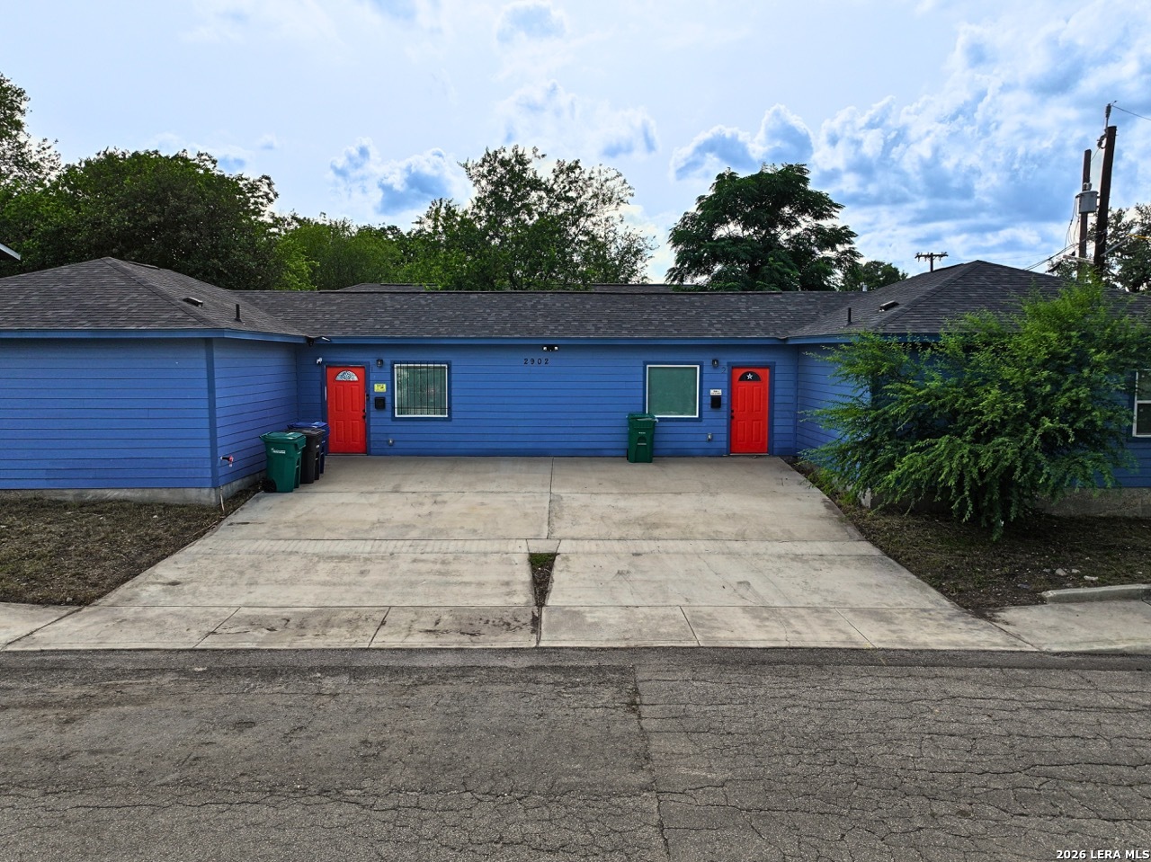 2902 Laredo St Listing Cover Image