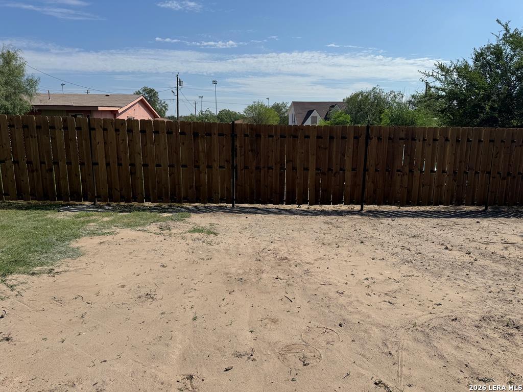 24th image of 846 Calle Frente #N/A, Eagle Pass, TX 78852 | MLS# 1981353
