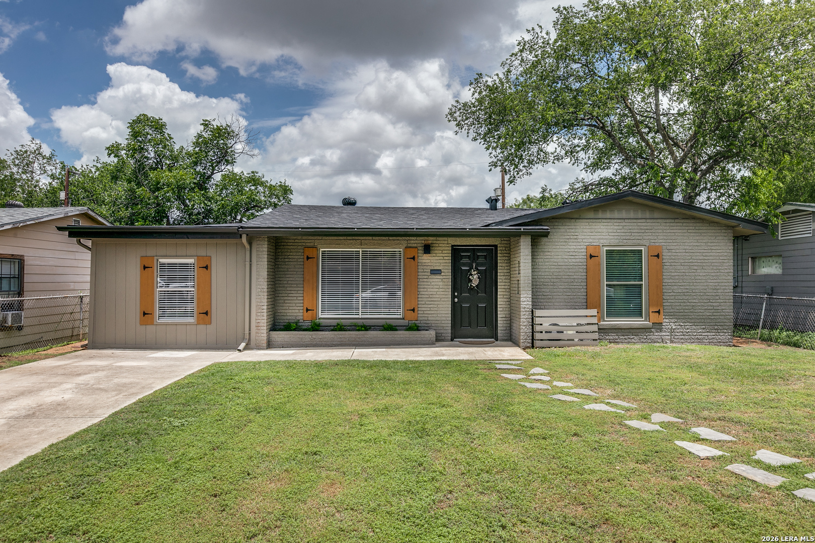 1007 La Manda Blvd Listing Cover Image