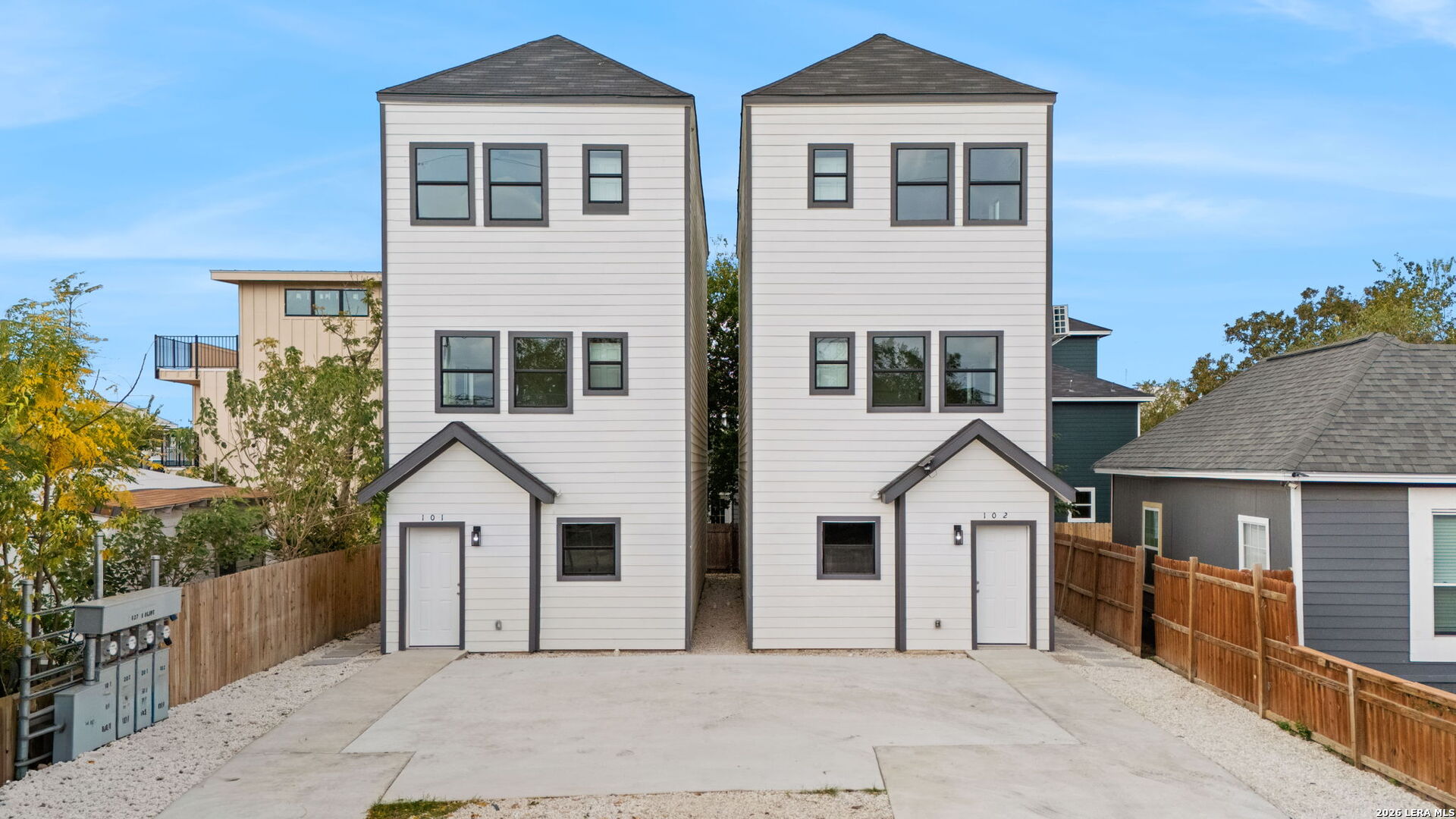 627 Olive St Listing Cover Image
