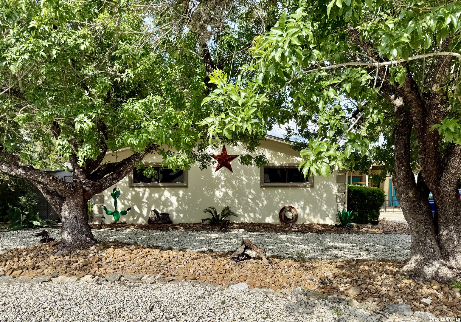 1268 Lakeside Dr W Listing Cover Image