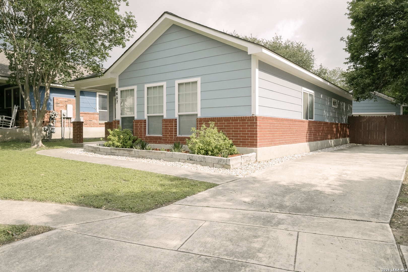 8607 Belhaven