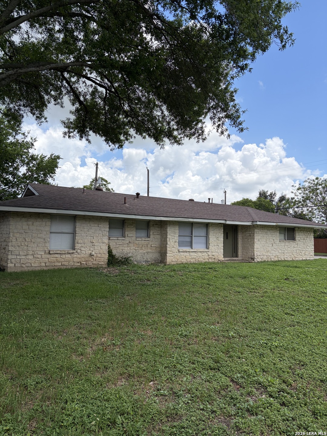 302 E Byrd Blvd Listing Cover Image