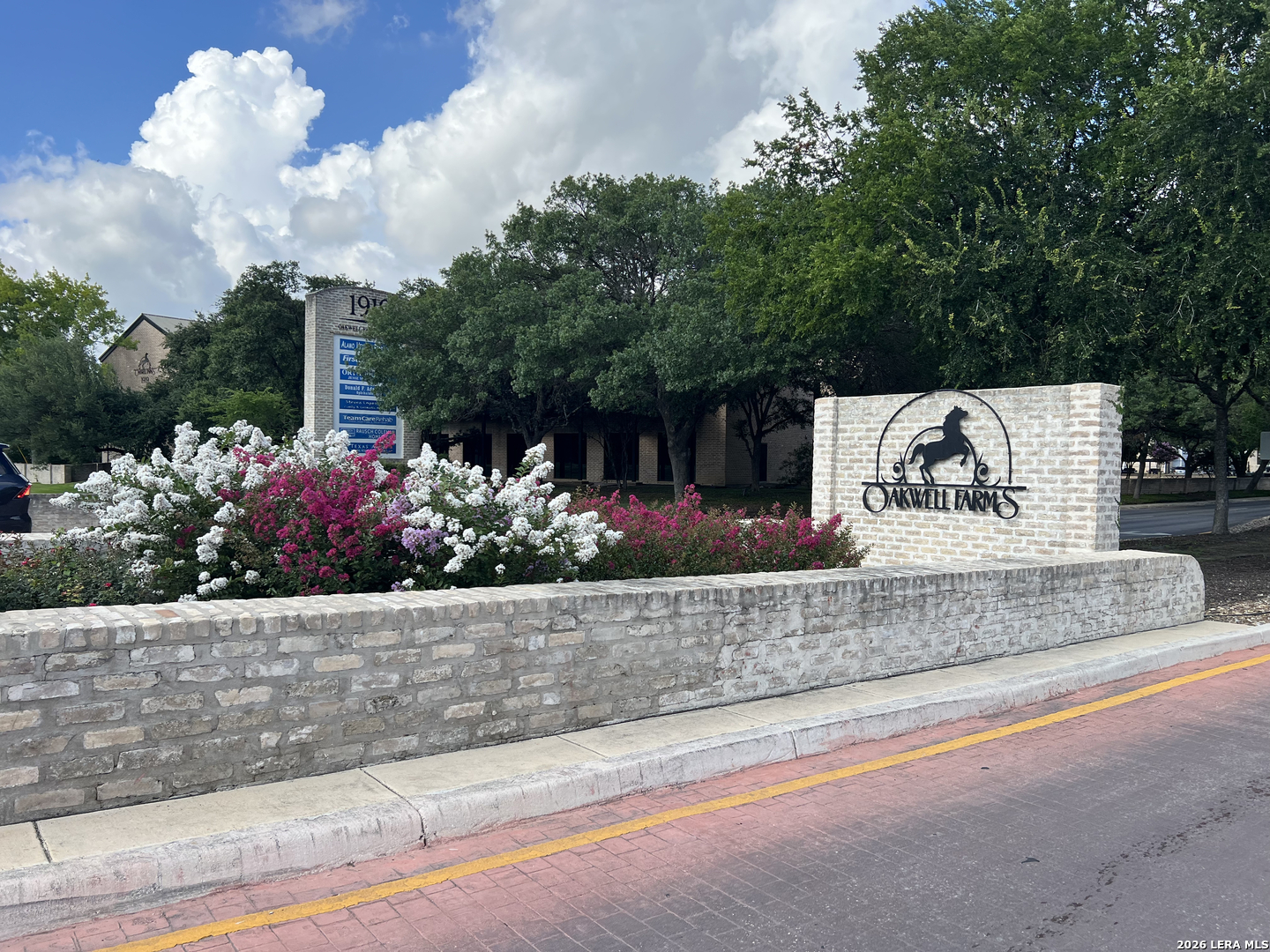 83 Oakwell Farms Pkwy 83