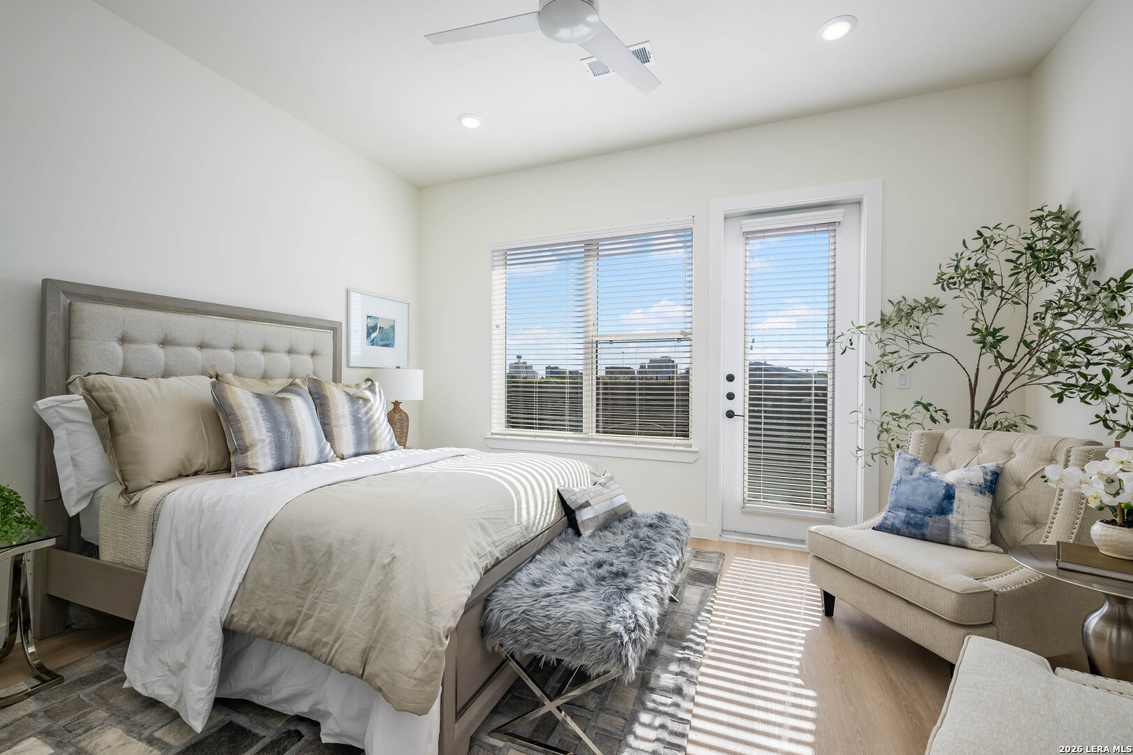 719 E Locust, #2112, San Antonio, TX 78212