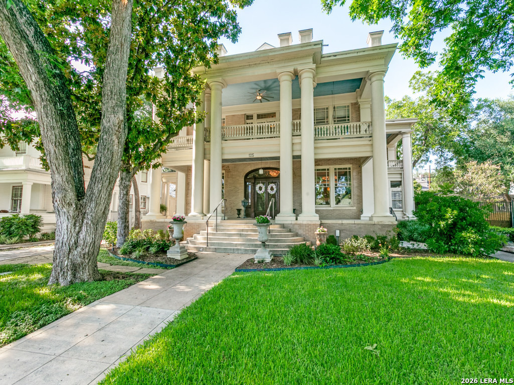 125 W Agarita Ave., San Antonio, TX 78212