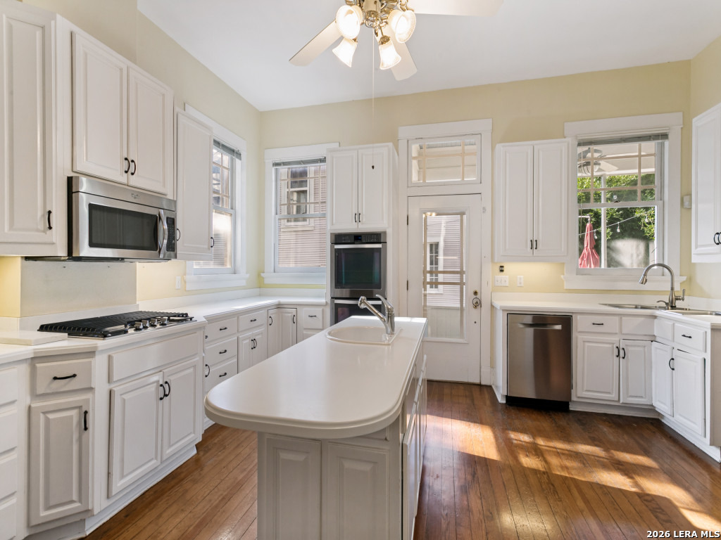 125 W Agarita Ave., San Antonio, TX 78212