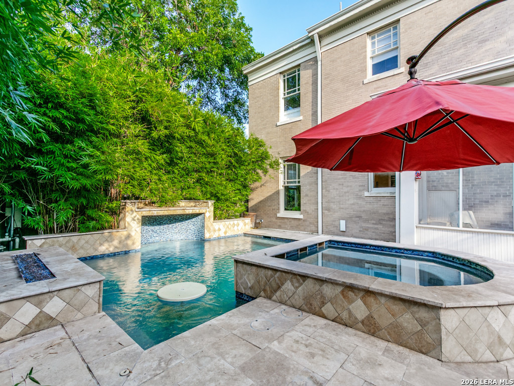125 W Agarita Ave., San Antonio, TX 78212