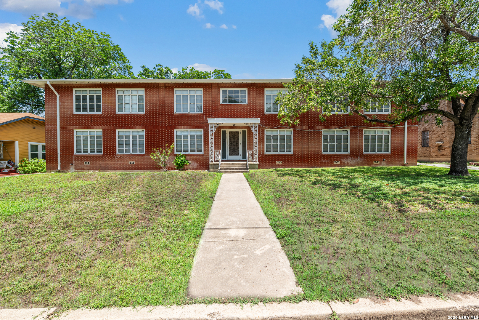417 Gramercy Place Listing Cover Image