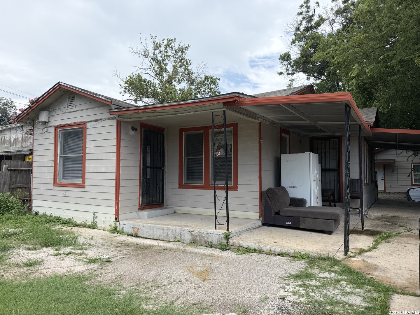 2826 Roselawn Rd Listing Cover Image