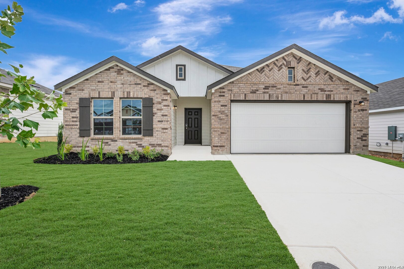 1033 Eagle Crossing Listing Cover Image
