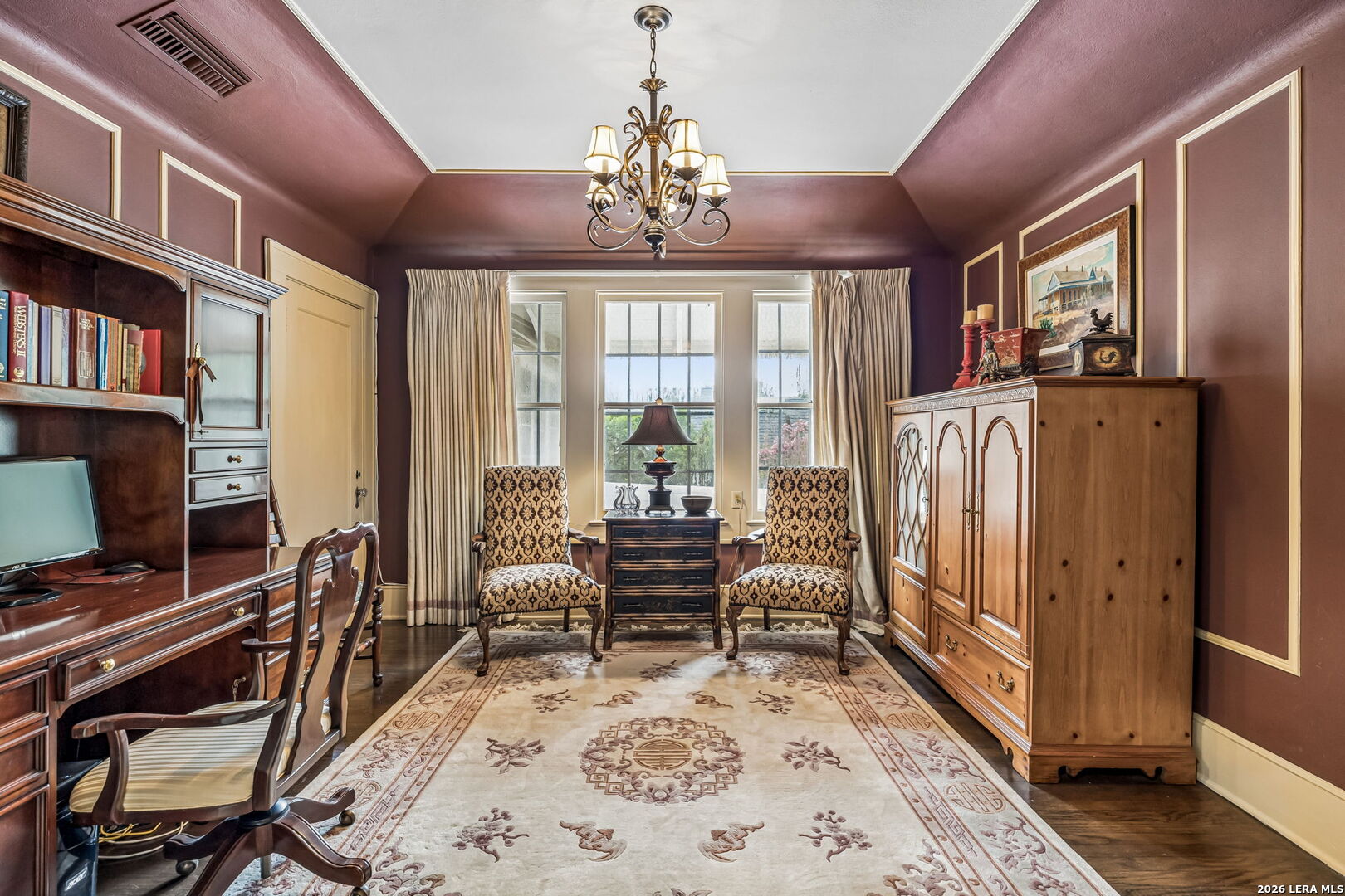 110 Geneseo Rd, Terrell Hills, TX 78209