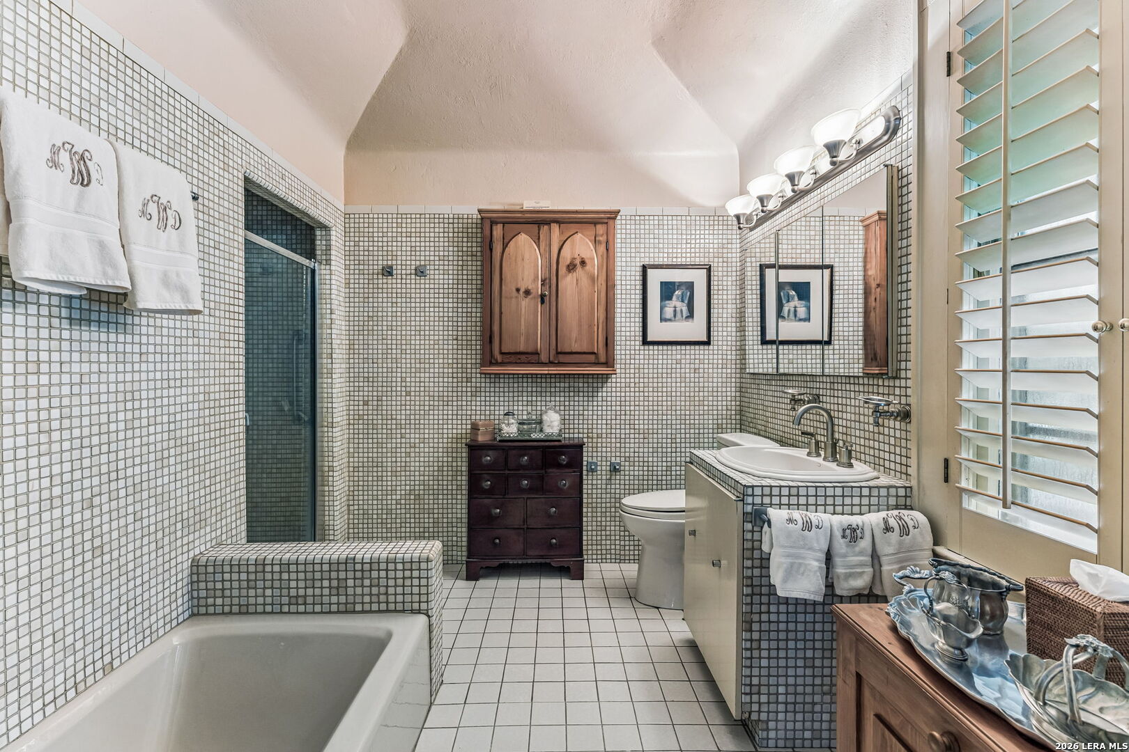110 Geneseo Rd, Terrell Hills, TX 78209