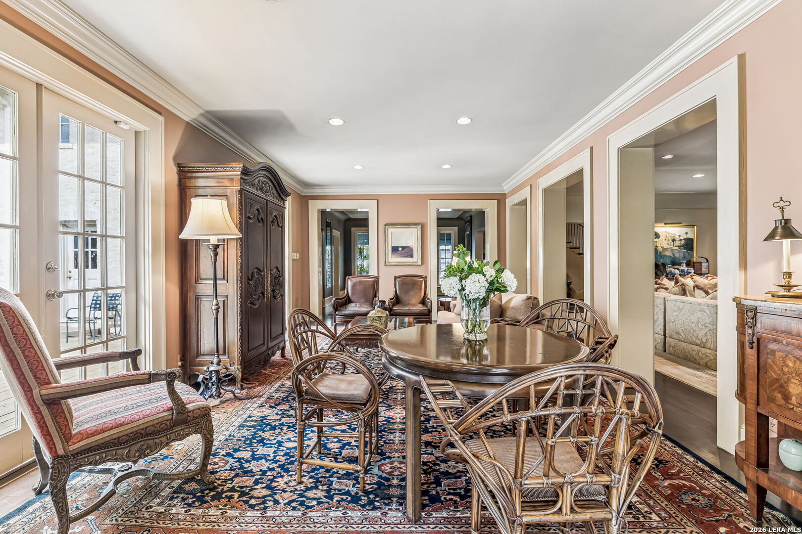 110 Geneseo Rd, Terrell Hills, TX 78209